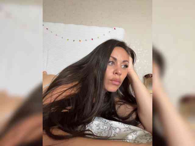-Hennessy- Sex Cam Show