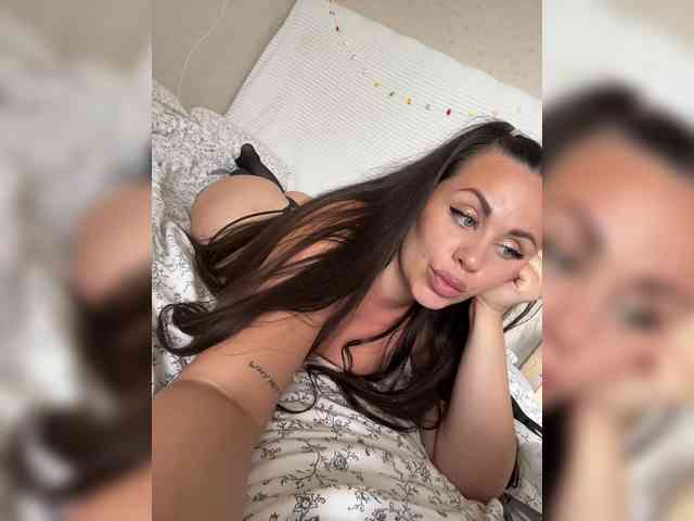 -Hennessy- Sex Cam Show