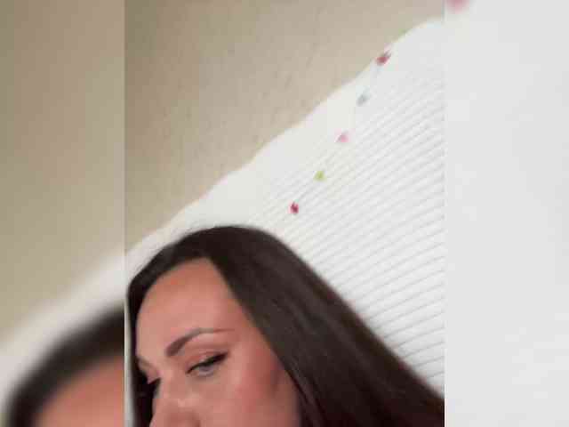 -Hennessy- Sex Cam Show