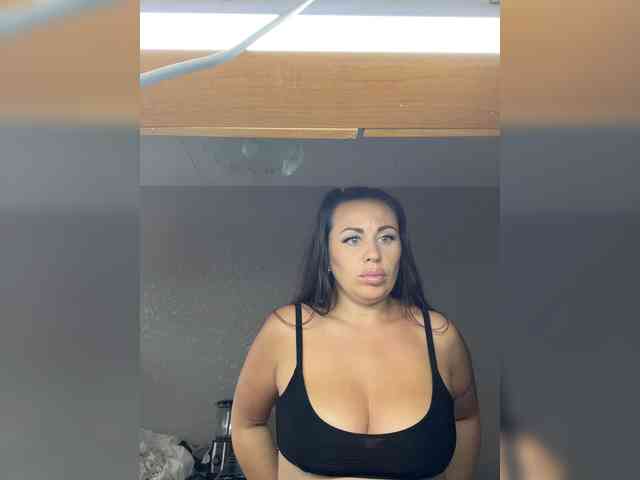-Hennessy- Sex Cam Show