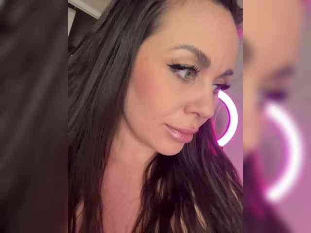 -Hennessy- Live Webcam on BongaCams