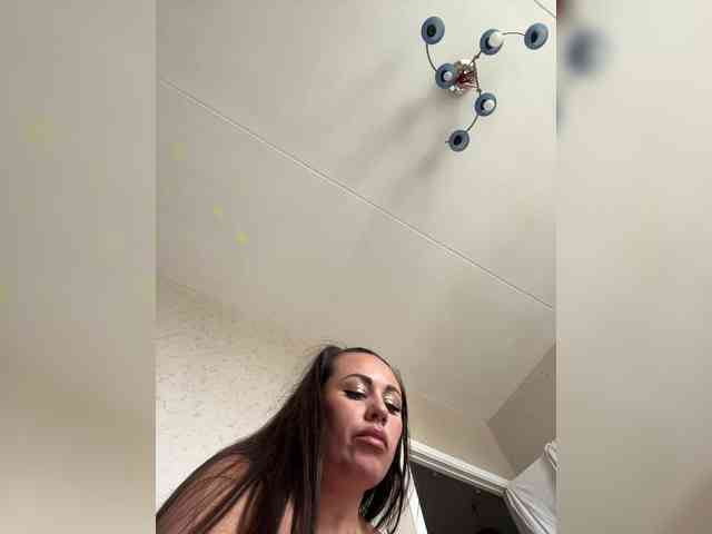 -Hennessy- Sex Cam Show