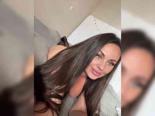 -Hennessy- Sex Cam Show