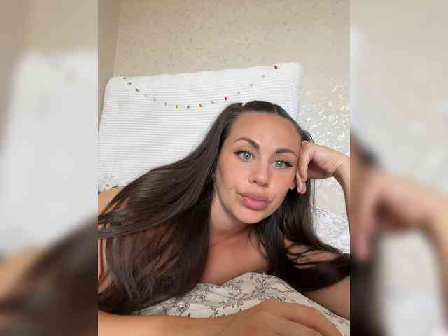 -Hennessy- Sex Cam Show
