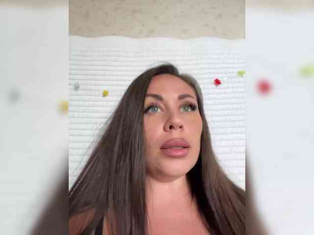 -Hennessy- Sex Cam Show