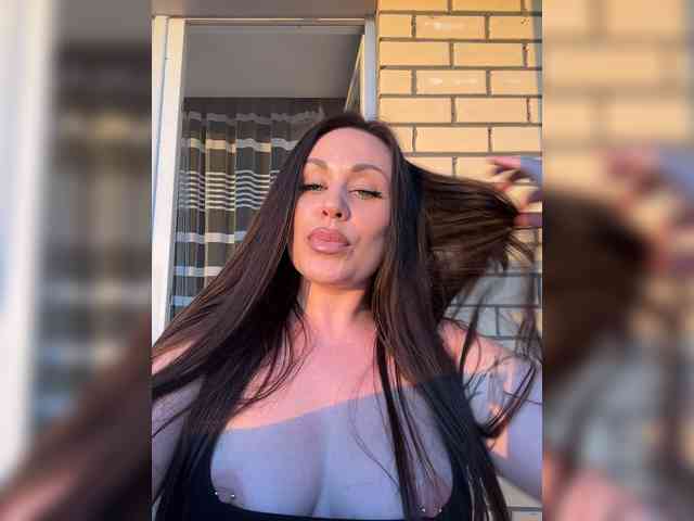 -Hennessy- webcam