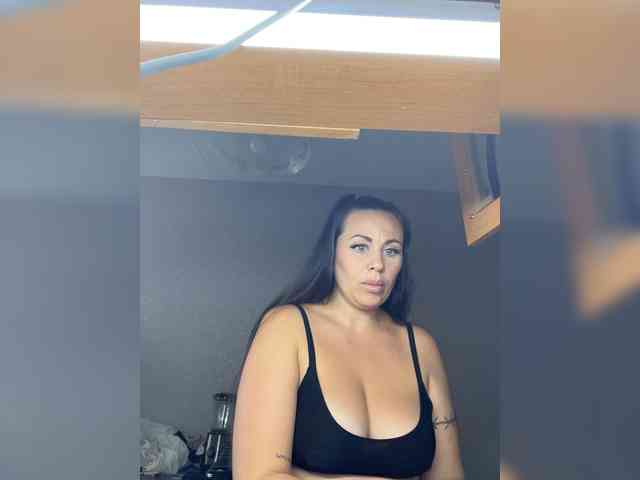 -Hennessy- Sex Cam Show