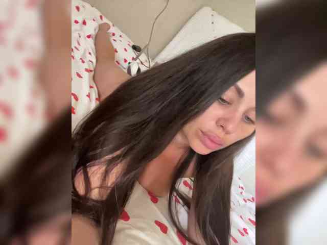 -Hennessy- Sex Cam Show