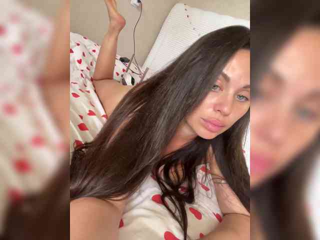 -Hennessy- Sex Cam Show