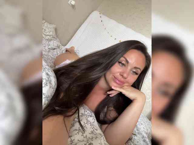 -Hennessy- Sex Cam Show