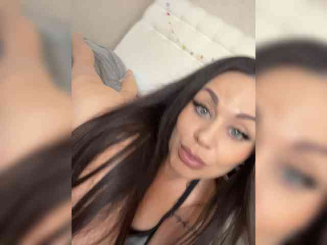 -Hennessy- webcam