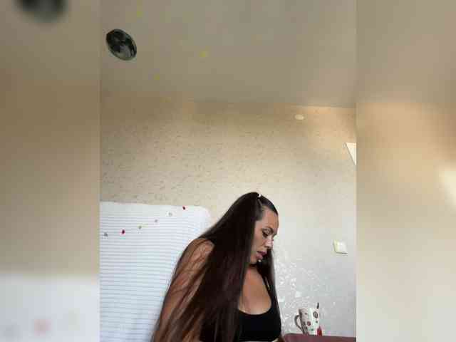-Hennessy- Sex Cam Show