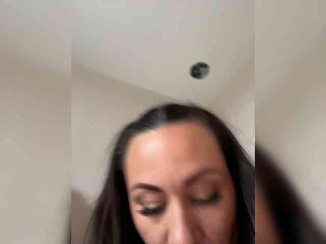 -Hennessy- webcam