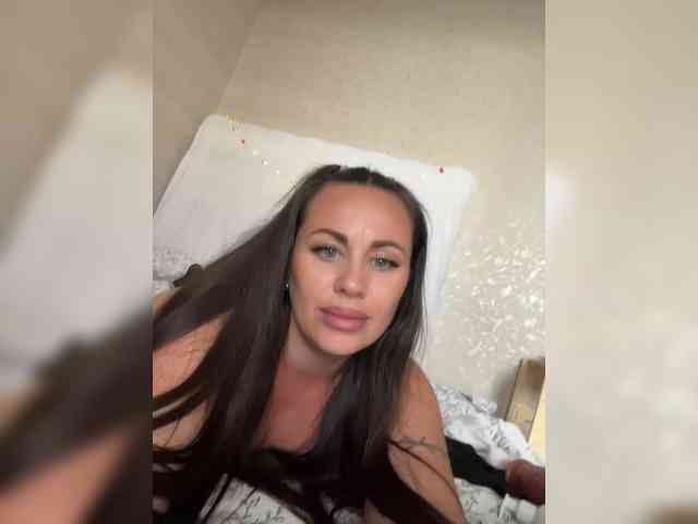 -Hennessy- Sex Cam Show