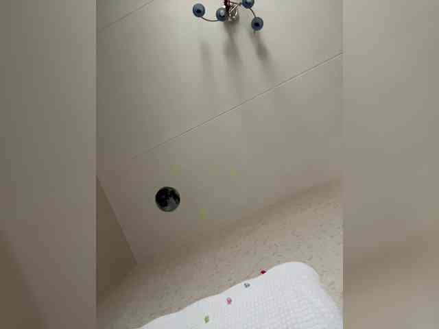 -Hennessy- Sex Cam Show