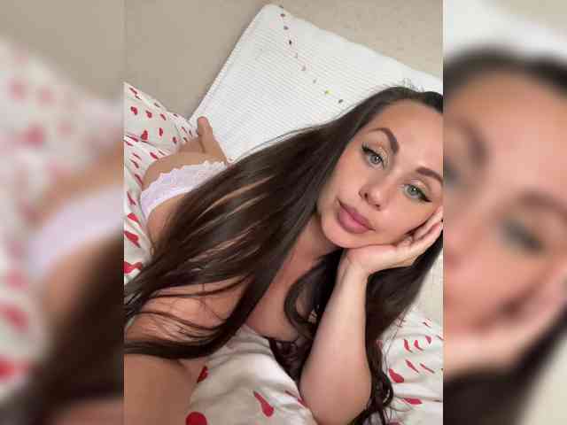 -Hennessy- Sex Cam Show