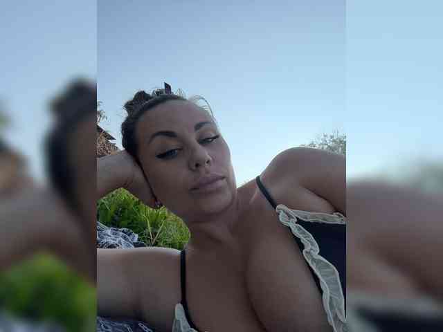 -Hennessy- webcam