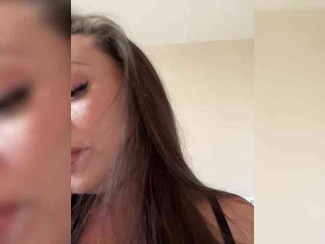 -Hennessy- Sex Cam Show