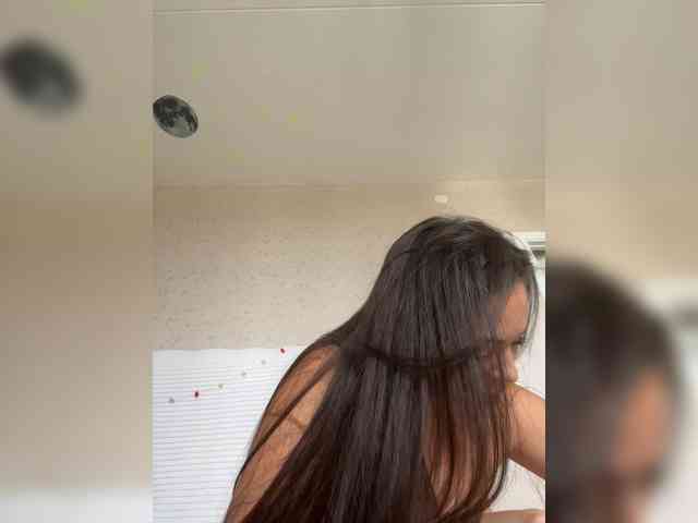 -Hennessy- Sex Cam Show