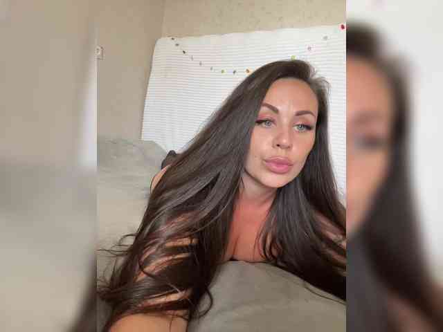 -Hennessy- Sex Cam Show