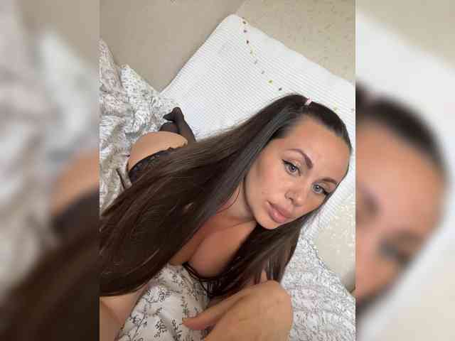 -Hennessy- Sex Cam Show