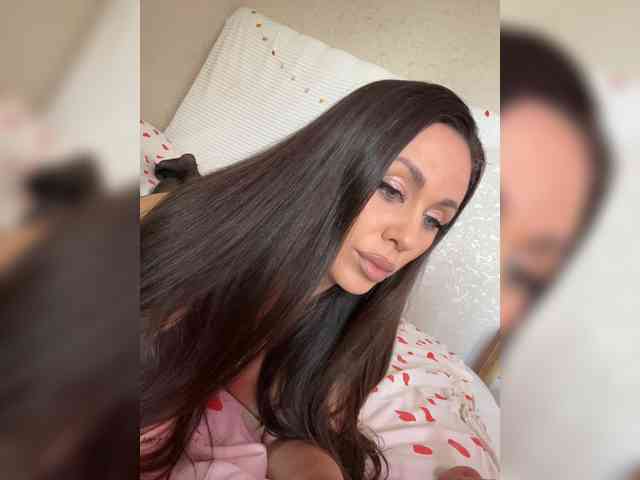-hennessy-'s cam show statistics and live stream