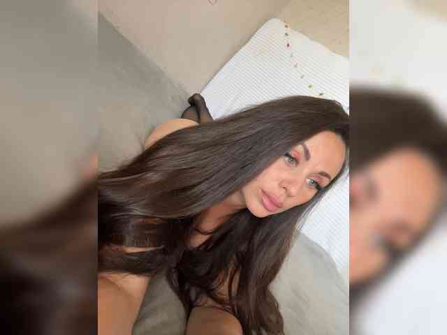 -Hennessy- Sex Cam Show