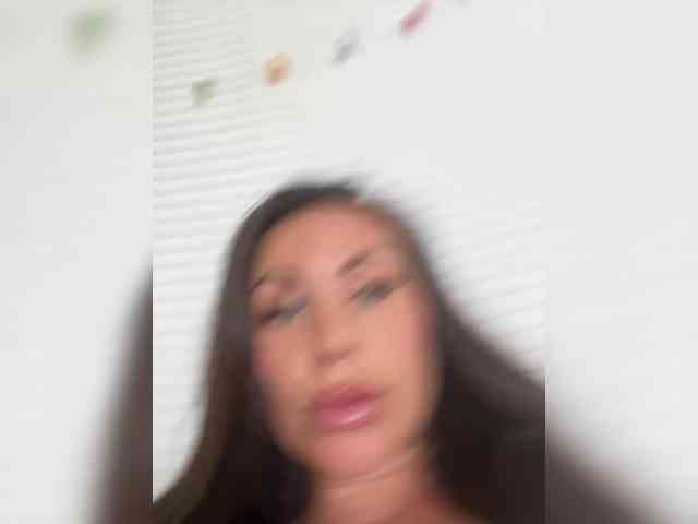 -Hennessy- Sex Cam Show
