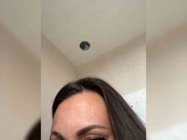 -Hennessy- Sex Cam Show