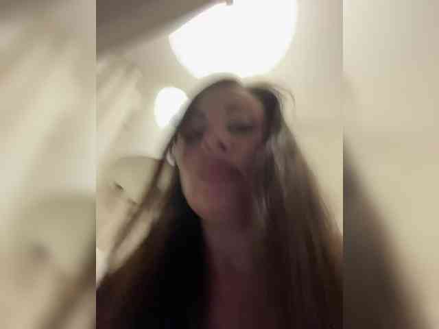 -Hennessy- Sex Cam Show