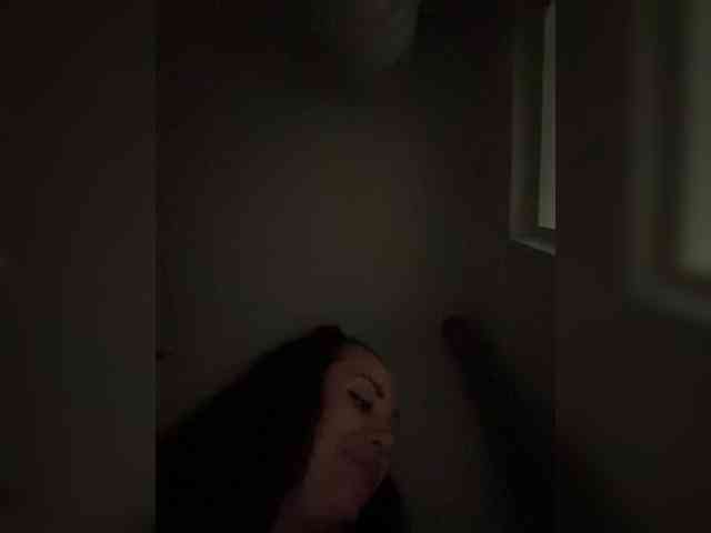 -Hennessy- Sex Cam Show