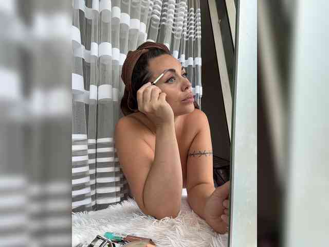 -Hennessy- Sex Cam Show