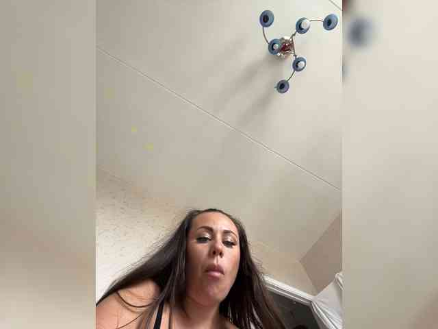 -Hennessy- Sex Cam Show
