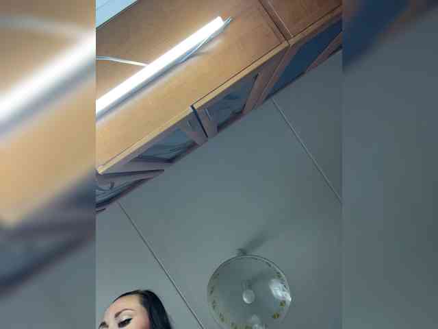 -Hennessy- Sex Cam Show
