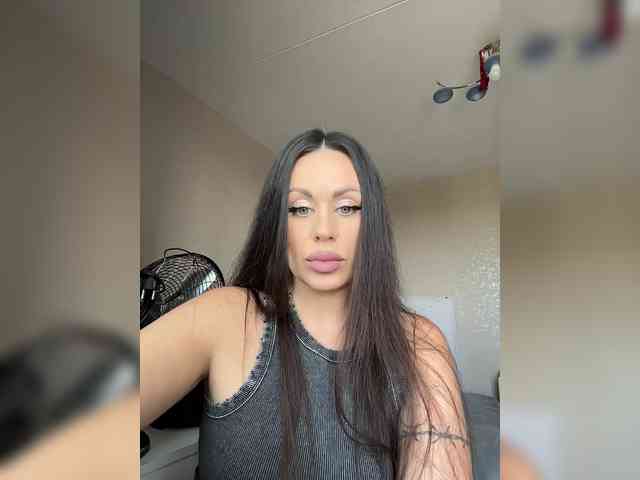 -Hennessy- webcam