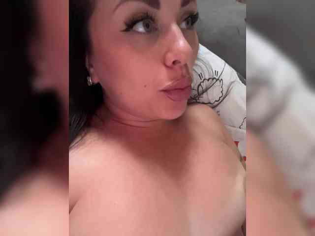 -Hennessy- Sex Cam Show