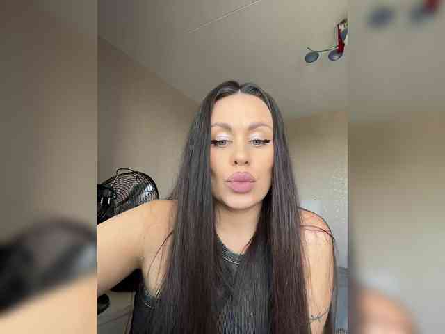 -Hennessy- webcam