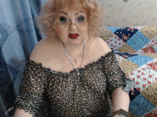 livingnextdoor cam belle