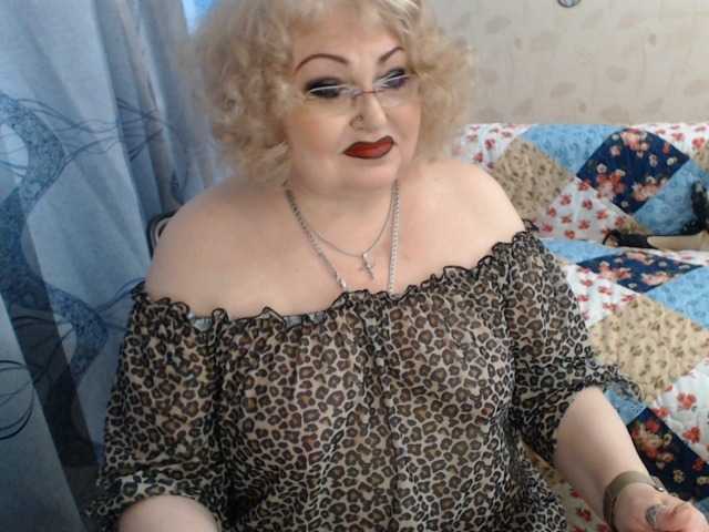 livingnextdoor live cam on BongaCams