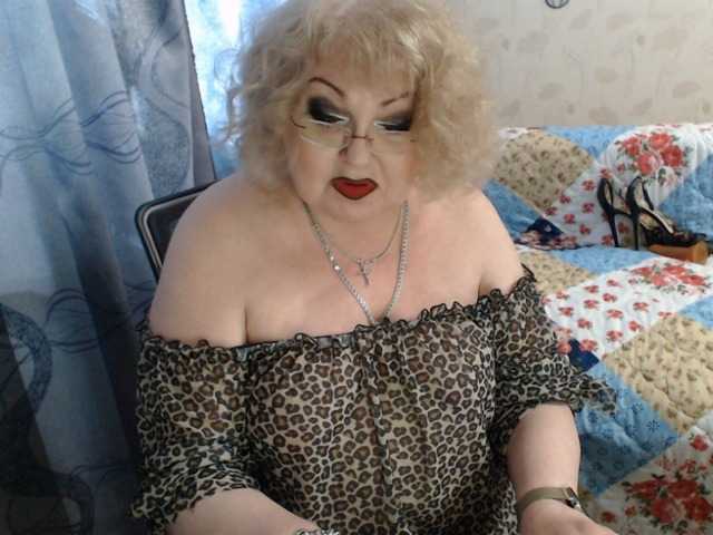livingnextdoor live cam on BongaCams