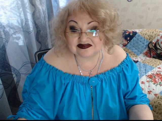 livingnextdoor cam belle