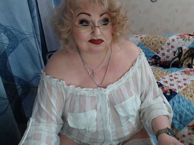 livingnextdoor cam belle
