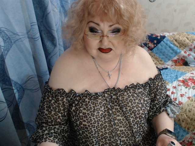 livingnextdoor cam belle
