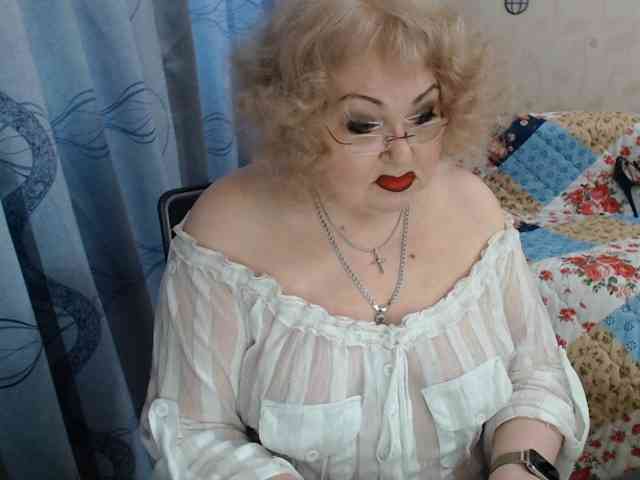 livingnextdoor Live Webcam on BongaCams
