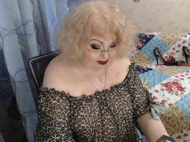 livingnextdoor Live Webcam on BongaCams