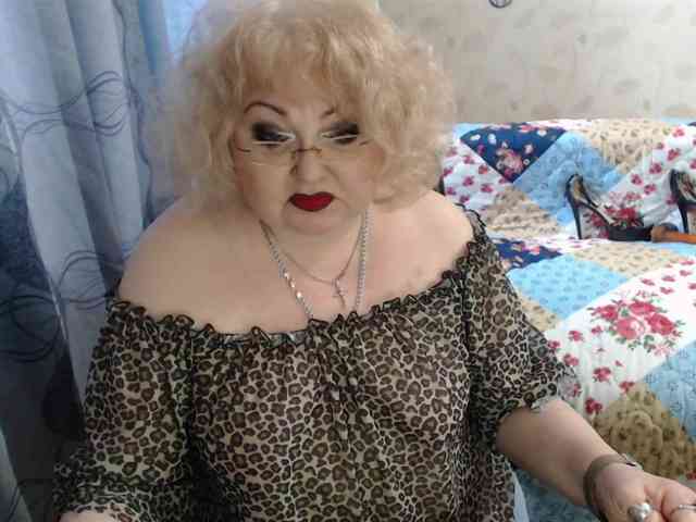 livingnextdoor Live Webcam on BongaCams