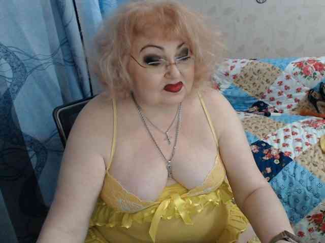 livingnextdoor — live female cam on BongaCams