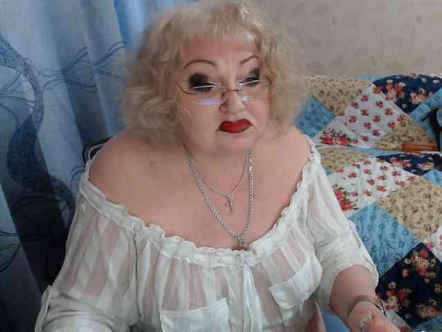 livingnextdoor Live Webcam on BongaCams