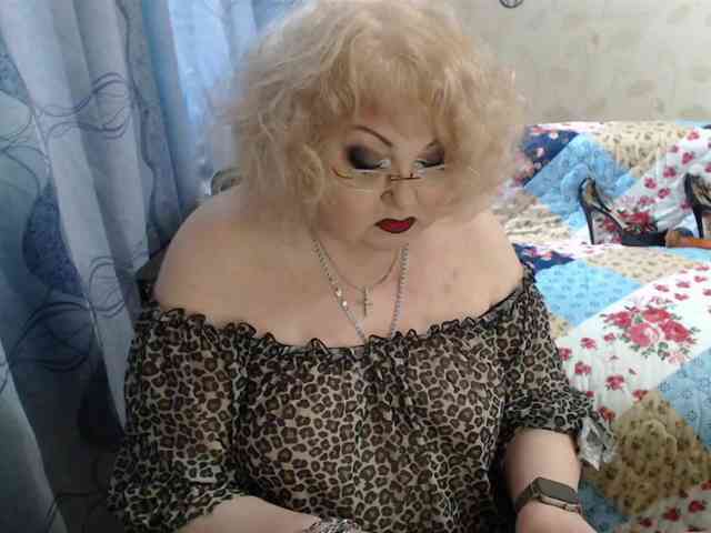 livingnextdoor Live Webcam on BongaCams