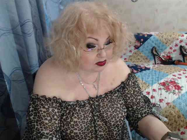 livingnextdoor Live Webcam on BongaCams